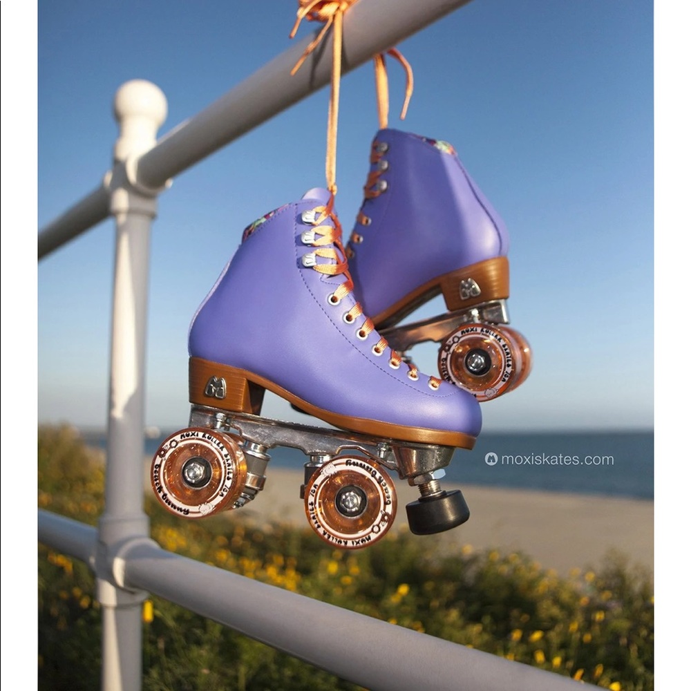Moxi beach bunny roller skates - periwinkle sunset